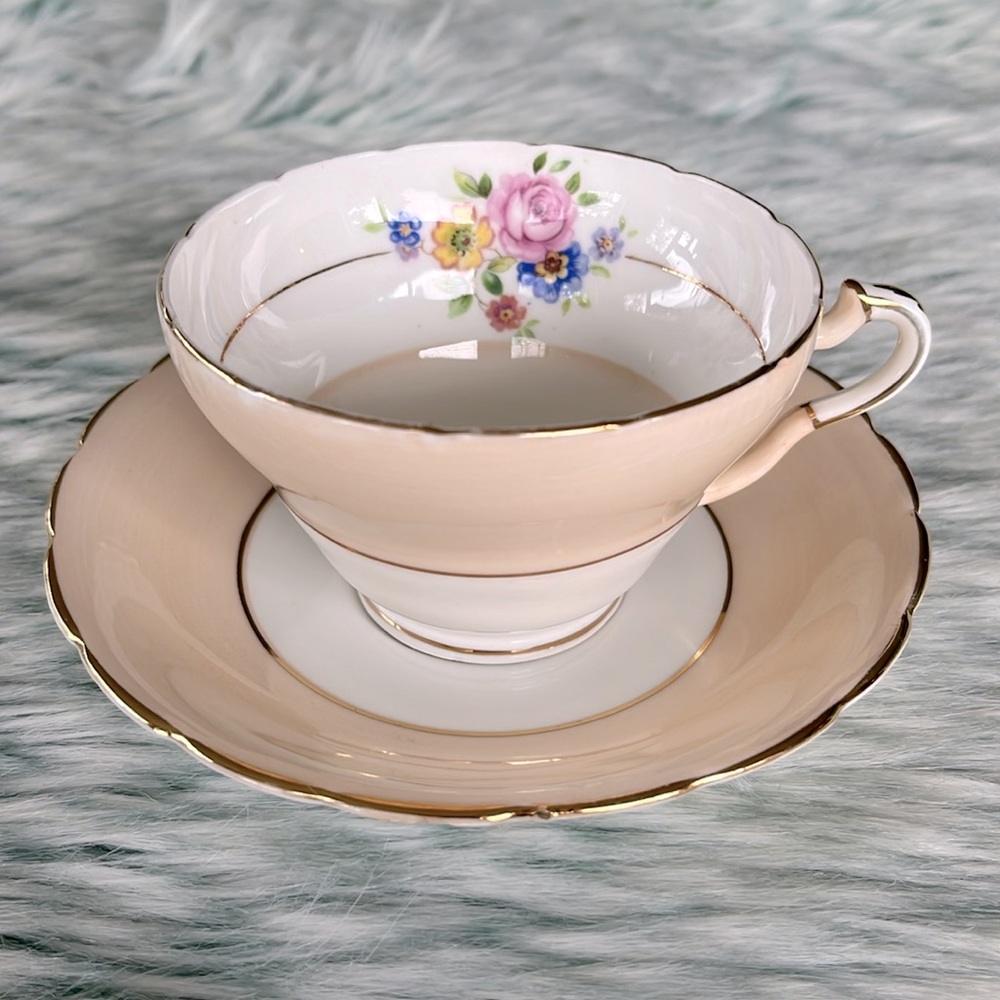 Vintage Tea Cup and Saucer: Wellington Best Bone China. Made in England